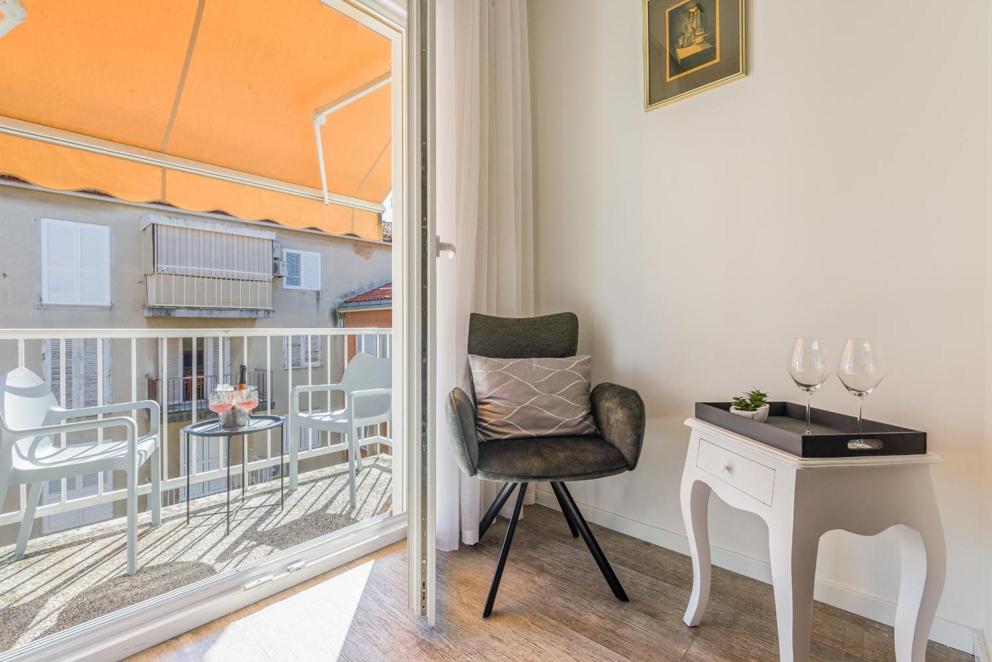 Central Rooms In Old Town By Belmont Realty Zara Esterno foto