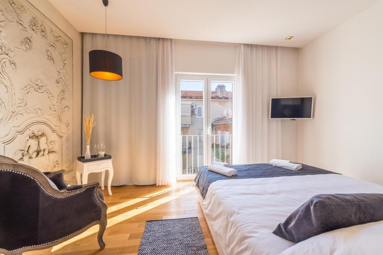 Central Rooms In Old Town By Belmont Realty Zara Esterno foto