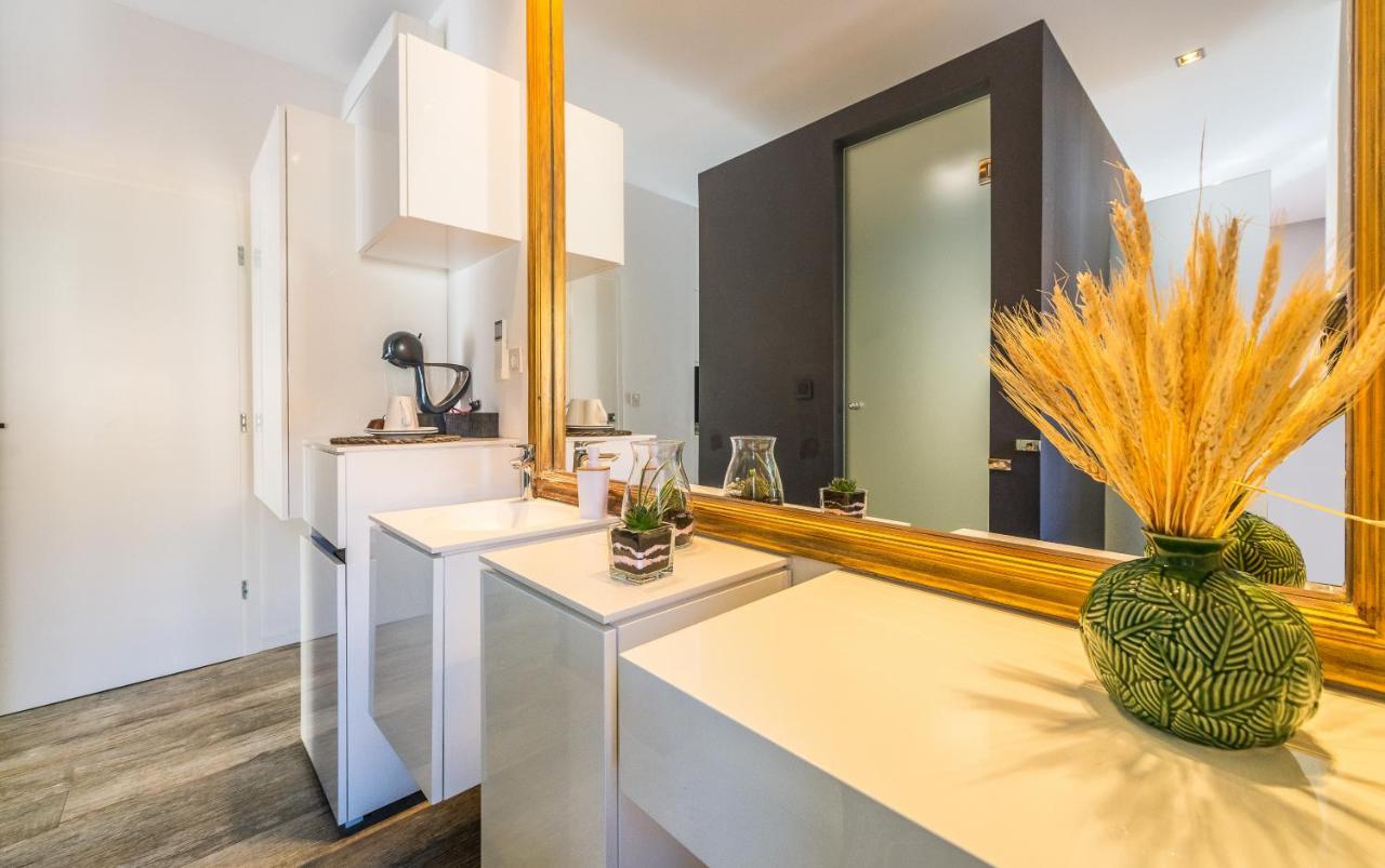 Central Rooms In Old Town By Belmont Realty Zara Esterno foto