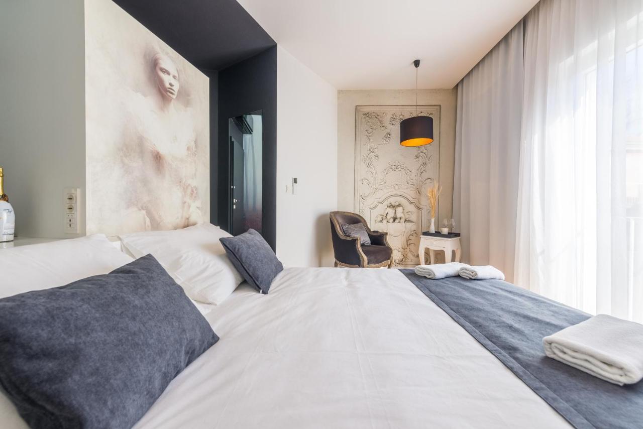 Central Rooms In Old Town By Belmont Realty Zara Esterno foto
